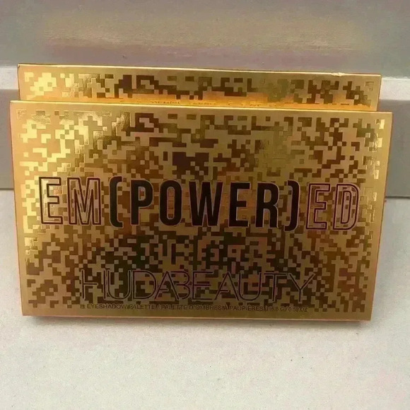 Huda Beauty Empowered palette - Picture 1 of 6